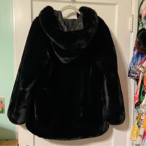 SOLD-Michael Kors faux fur coat - Picture 5 of 11